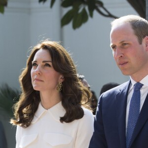 Le prince William, duc de Cambridge, et Kate Catherine Middleton, duchesse de Cambridge, visitent le musée Gandhi Smriti à New Delhi, avant d'aller se recueillir sur le mémorial de Mahatma Gandhi, à l'occasion de leur voyage en Inde. Le 11 avril 2016  11 April 2016. New Delhi, India. The Duke and Duchess of Cambridge arriving at the Gandhi Smriti in New Delhi on the second day of their tour of India and Bhutan.11/04/2016 - New Delhi