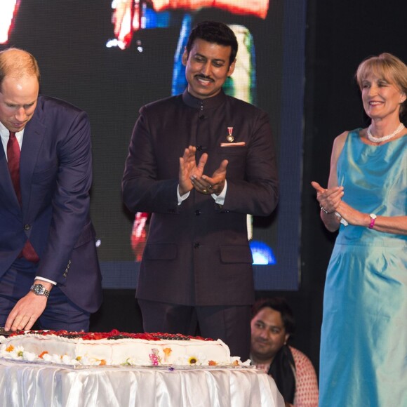 Le duc et la duchesse de Cambridge prenaient part le 11 avril 2016 à une garden party à la résidence du haut commissaire britannique à New Delhi au deuxième soir de leur tournée en Inde.