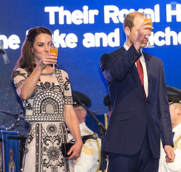 Le duc et la duchesse de Cambridge prenaient part le 11 avril 2016 à une garden party à la résidence du haut commissaire britannique à New Delhi au deuxième soir de leur tournée en Inde.