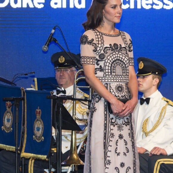 Le duc et la duchesse de Cambridge prenaient part le 11 avril 2016 à une garden party à la résidence du haut commissaire britannique à New Delhi au deuxième soir de leur tournée en Inde.