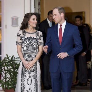 Le duc et la duchesse de Cambridge prenaient part le 11 avril 2016 à une garden party à la résidence du haut commissaire britannique à New Delhi au deuxième soir de leur tournée en Inde.