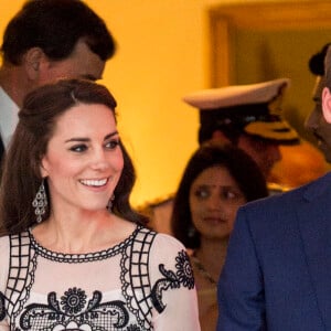 Le duc et la duchesse de Cambridge prenaient part le 11 avril 2016 à une garden party à la résidence du haut commissaire britannique à New Delhi au deuxième soir de leur tournée en Inde.