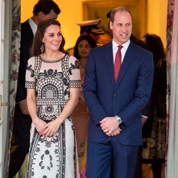 Le duc et la duchesse de Cambridge prenaient part le 11 avril 2016 à une garden party à la résidence du haut commissaire britannique à New Delhi au deuxième soir de leur tournée en Inde.