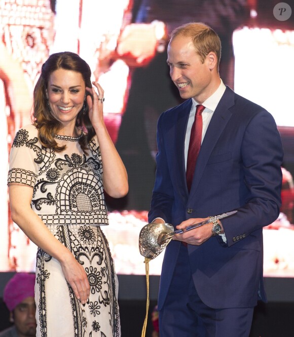 Le duc et la duchesse de Cambridge prenaient part le 11 avril 2016 à une garden party à la résidence du haut commissaire britannique à New Delhi au deuxième soir de leur tournée en Inde.