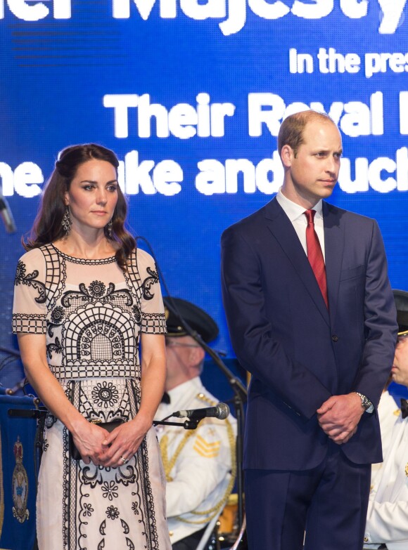 Le duc et la duchesse de Cambridge prenaient part le 11 avril 2016 à une garden party à la résidence du haut commissaire britannique à New Delhi au deuxième soir de leur tournée en Inde.