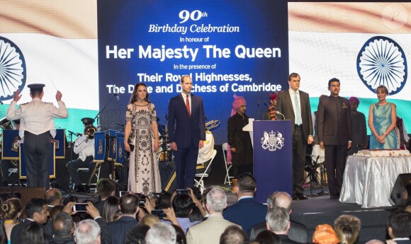 Le duc et la duchesse de Cambridge prenaient part le 11 avril 2016 à une garden party à la résidence du haut commissaire britannique à New Delhi au deuxième soir de leur tournée en Inde.