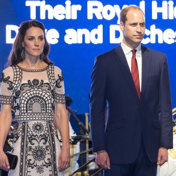 Le duc et la duchesse de Cambridge prenaient part le 11 avril 2016 à une garden party à la résidence du haut commissaire britannique à New Delhi au deuxième soir de leur tournée en Inde.