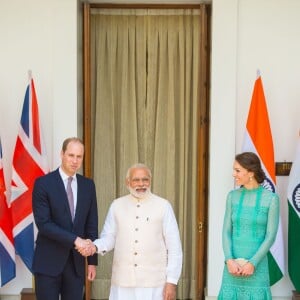 Kate Middleton était sensationnelle en Alice Temperley au côté du prince William pour leur rencontre avec le Premier ministre de l'Inde, Narendra Modi, le 12 avril 2016 à New Delhi, au troisième jour de leur tournée officielle et avant leur départ pour la parc national Kaziranga.