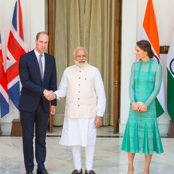 Kate Middleton était sensationnelle en Alice Temperley au côté du prince William pour leur rencontre avec le Premier ministre de l'Inde, Narendra Modi, le 12 avril 2016 à New Delhi, au troisième jour de leur tournée officielle et avant leur départ pour la parc national Kaziranga.