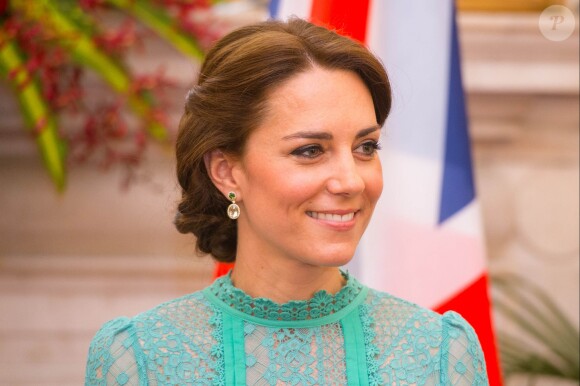 Kate Middleton était sensationnelle en Alice Temperley au côté du prince William pour leur rencontre avec le Premier ministre de l'Inde, Narendra Modi, le 12 avril 2016 à New Delhi, au troisième jour de leur tournée officielle et avant leur départ pour la parc national Kaziranga.