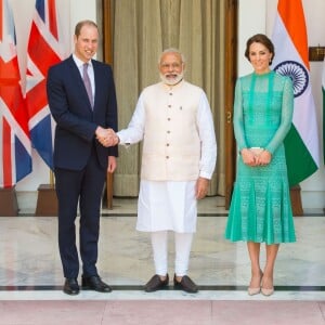 Kate Middleton était sensationnelle en Alice Temperley au côté du prince William pour leur rencontre avec le Premier ministre de l'Inde, Narendra Modi, le 12 avril 2016 à New Delhi, au troisième jour de leur tournée officielle et avant leur départ pour la parc national Kaziranga.