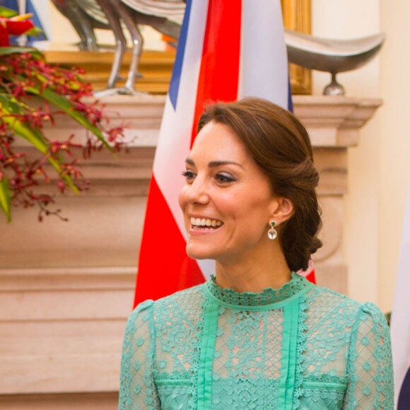 Kate Middleton était sensationnelle en Alice Temperley au côté du prince William pour leur rencontre avec le Premier ministre de l'Inde, Narendra Modi, le 12 avril 2016 à New Delhi, au troisième jour de leur tournée officielle et avant leur départ pour la parc national Kaziranga.