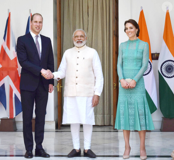 Kate Middleton était sensationnelle en Alice Temperley au côté du prince William pour leur rencontre avec le Premier ministre de l'Inde, Narendra Modi, le 12 avril 2016 à New Delhi, au troisième jour de leur tournée officielle et avant leur départ pour la parc national Kaziranga.