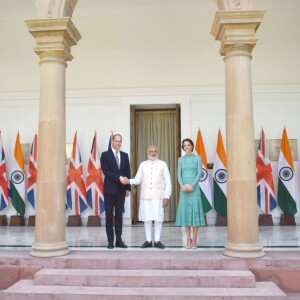 Kate Middleton était sensationnelle en Alice Temperley au côté du prince William pour leur rencontre avec le Premier ministre de l'Inde, Narendra Modi, le 12 avril 2016 à New Delhi, au troisième jour de leur tournée officielle et avant leur départ pour la parc national Kaziranga.