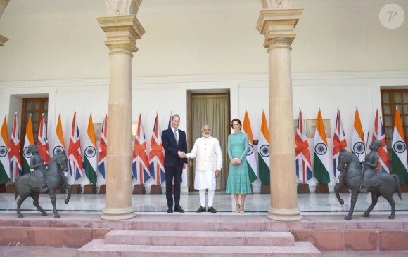 Kate Middleton était sensationnelle en Alice Temperley au côté du prince William pour leur rencontre avec le Premier ministre de l'Inde, Narendra Modi, le 12 avril 2016 à New Delhi, au troisième jour de leur tournée officielle et avant leur départ pour la parc national Kaziranga.