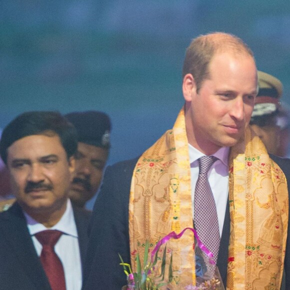 Le prince William et Kate Middleton arrivent à l'aéroport de Tezpur, au troisième jour de leur voyage en Inde le 12 avril 2016