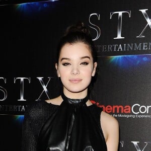 Hailee Steinfeld lors de la présentation STX Entertainment The State Of The Industry Past, Present and Future au CinemaCon de Las Vegas, le 12 avril 2016.