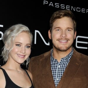 Jennifer Lawrence et Chris Pratt lors de la présentation Sony Pictures au CinemaCon de Las Vegas, le 12 avril 2016.