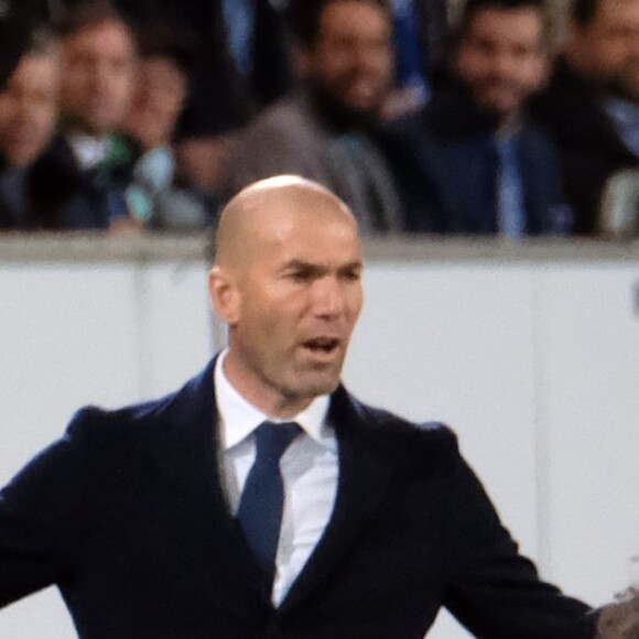 Zinédine Zidane lors du match du quart de finale aller de la Ligue des Champions entre le Real Madrid et Wolfsburg à Wolfsburg (Allemagne) le 6 avril 2016