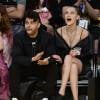 The Weekend et Bella Hadid assistent à la rencontre Los Angeles Lakers - Utah Jazz au Staples Center. Los Angeles, le 13 avril 2016.