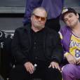 Jack Nicholson et son fils Raymond assistent à la rencontre Los Angeles Lakers - Utah Jazz au Staples Center. Los Angeles, le 13 avril 2016.