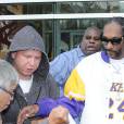 Snoop Dogg arrive au Staples Center pour assister à la rencontre de NBA Los Angeles Lakers - Utah Jazz. Los Angeles, le 13 avril 2016.