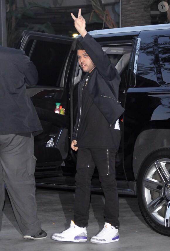 The Weeknd arrive au Staples Center pour assister à la rencontre de NBA Los Angeles Lakers - Utah Jazz. Los Angeles, le 13 avril 2016.