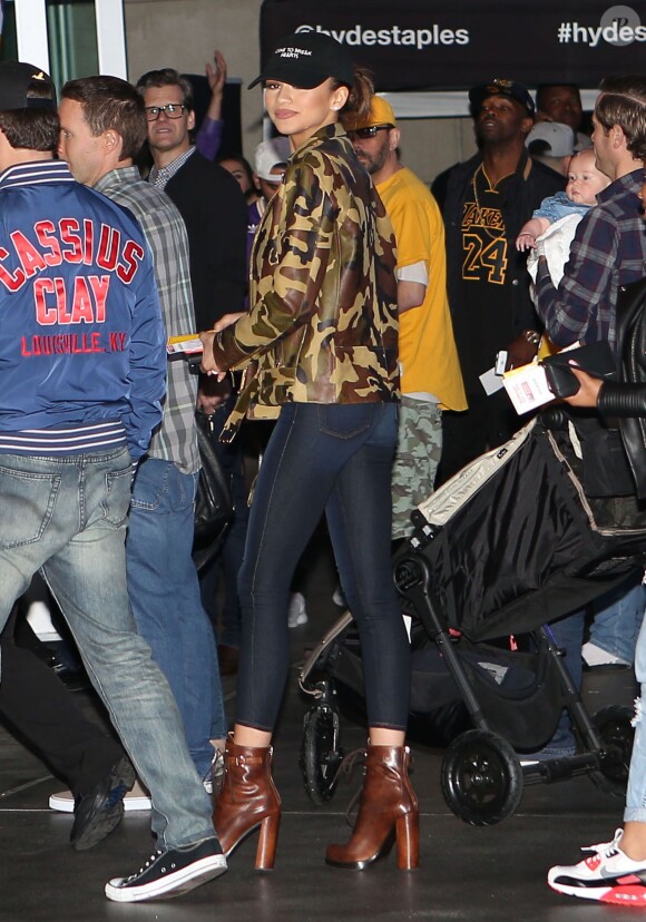 Zendaya Coleman arrive au Staples Center pour assister à la rencontre de NBA Los Angeles Lakers - Utah Jazz. Los Angeles, le 13 avril 2016.