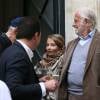 Exclusif - Le 9 avril 2016, Jean-Paul Belmondo à fêté son anniversaire (83 ans) avec ses fans dans la cour de son immeuble de la rue des Saint-Père à Paris (comme tous les ans ses fans viennent lui offrir un cadeau à son domicile). Étaient présents sa fille Stella, son ex-femme Natty, son ami cascadeur Rémy Julienne. Il a eu le droit à un magnifique gâteau créé pour cette occasion par le pâtissier-chocolatier Eric Thévenot qui à choisi le thème d'un des film de Jean-Paul "L'As des As". ©  Bestimage