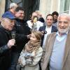 Exclusif - L'acteur Jean-Paul Belmondo à fêté son anniversaire (83 ans) avec ses fans dans la cour de son immeuble de la rue des Saint-Père à Paris (comme tous les ans ses fans viennent lui offrir un cadeau à son domicile). Étaient présents sa fille Stella, son ex-femme Natty, son ami cascadeur Rémy Julienne. Il a eu le droit à un magnifique gâteau créé pour cette occasion par le pâtissier-chocolatier Eric Thévenot qui à choisi le thème d'un des film de Jean-Paul "L'As des As". © Bestimage
