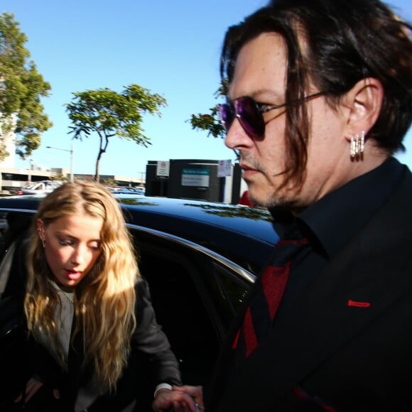 Johnny Depp et sa femme Amber Heard arrivent au tribunal de Southport, Australie, le 18 avril 2016.