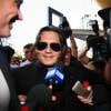 Johnny Depp répond aux journalistes alors que sa femme Amber Heard doit être jugée au tribunal de Southport, Australie, le 18 avril 2016.