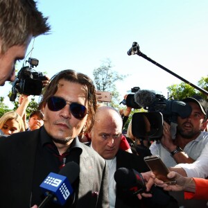 Johnny Depp et sa femme Amber Heard arrivent au tribunal de Southport, Australie, le 18 avril 2016.