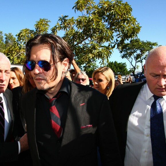 Johnny Depp et sa femme Amber Heard arrivent au tribunal de Southport, Australie, le 18 avril 2016.