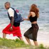 Rihanna et Chris Brown sur une plage d'Hawai, le 20 fevrier 2013.