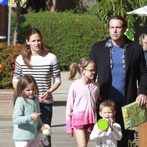 Jennifer Garner, Ben Affleck et leurs trois enfants à Los Angeles le 14 novembre 2015