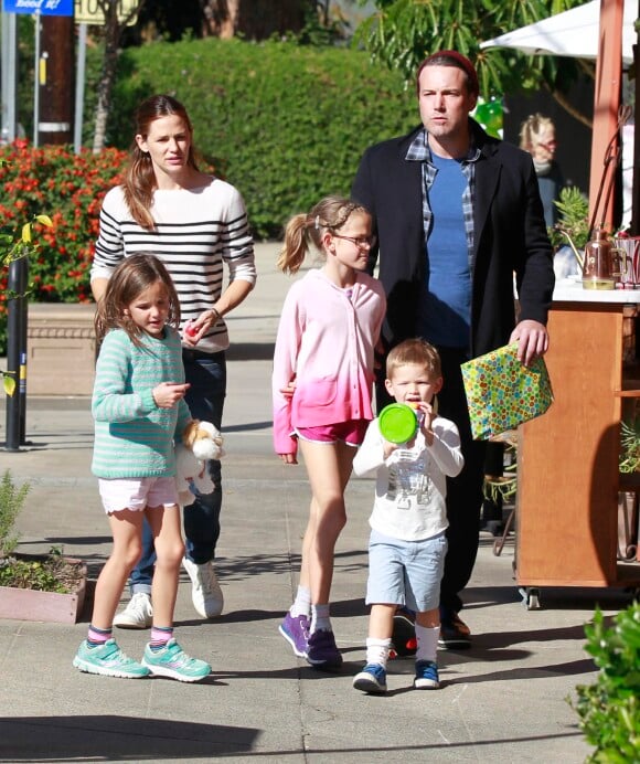 Jennifer Garner, Ben Affleck et leurs trois enfants à Los Angeles le 14 novembre 2015