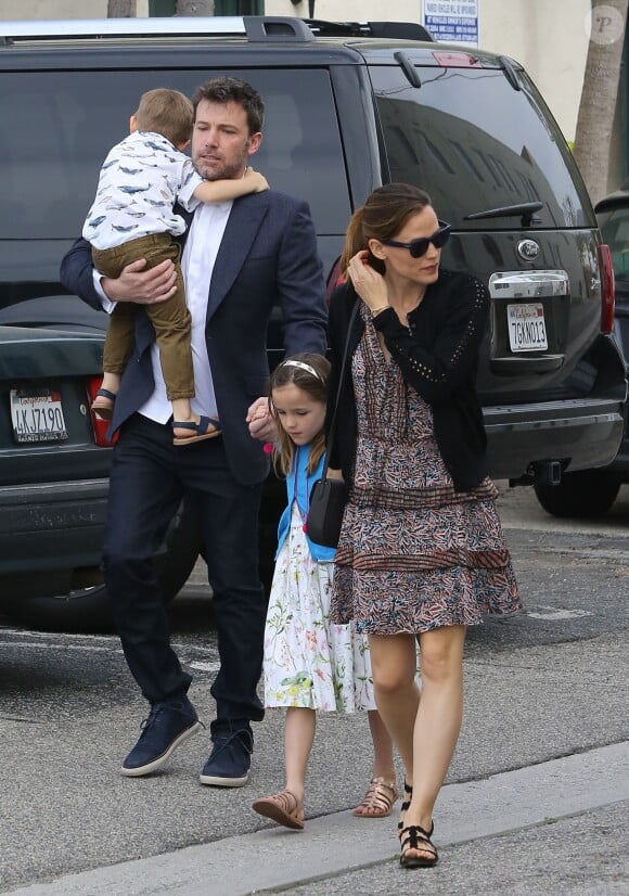 Ben Affleck, Jennifer Garner et leurs enfants à Los Angeles le 27 mars 2016
