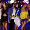 Photo d'Alessandra Ambrosio, son fiancé Jamie Mazur et deux couples d'amis au week-end d'ouverture du festival Coachella. Indio, avril 2016.