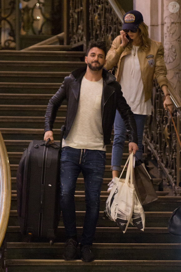Après s'être rendue au Boohoo store pour une inauguration et une rencontre avec ses fans , Nabilla Benattia qui porte une casquette avec inscrit dessus prison arrive Gare de Lyon avec son chien pour aller au restaurant "Le Train Bleu". Thomas Vergara arrive 5 minutes plus tard au restaurant puis ils repartent ensemble (Thomas avec la casquette de Nabilla et Nabilla avec les lunettes de Thomas) pour prendre un TGV pour Aix-en-Provence le 8 avril 2016 08/04/2016 - Paris