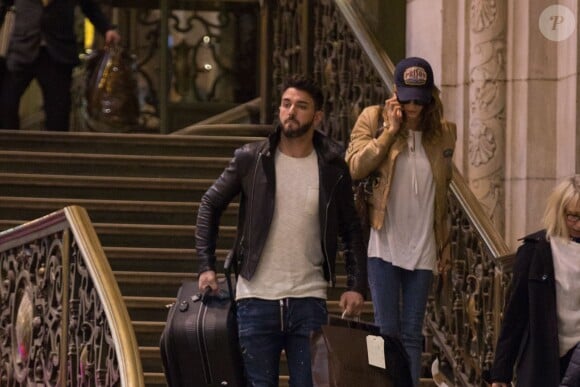 Après s'être rendue au Boohoo store pour une inauguration et une rencontre avec ses fans , Nabilla Benattia qui porte une casquette avec inscrit dessus prison arrive Gare de Lyon avec son chien pour aller au restaurant "Le Train Bleu". Thomas Vergara arrive 5 minutes plus tard au restaurant puis ils repartent ensemble (Thomas avec la casquette de Nabilla et Nabilla avec les lunettes de Thomas) pour prendre un TGV pour Aix-en-Provence le 8 avril 2016 08/04/2016 - Paris