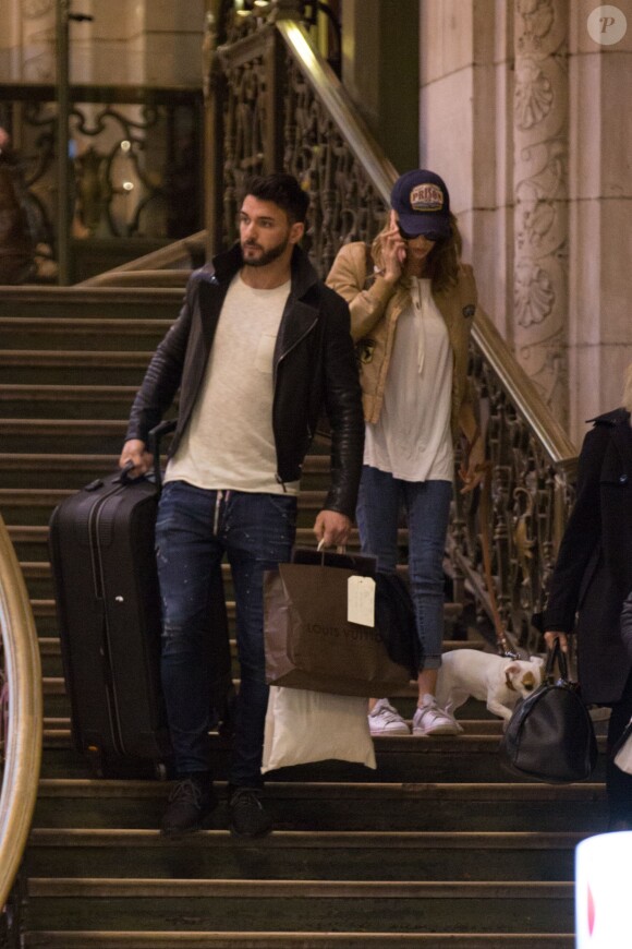 Après s'être rendue au Boohoo store pour une inauguration et une rencontre avec ses fans , Nabilla Benattia qui porte une casquette avec inscrit dessus prison arrive Gare de Lyon avec son chien pour aller au restaurant "Le Train Bleu". Thomas Vergara arrive 5 minutes plus tard au restaurant puis ils repartent ensemble (Thomas avec la casquette de Nabilla et Nabilla avec les lunettes de Thomas) pour prendre un TGV pour Aix-en-Provence le 8 avril 2016 08/04/2016 - Paris