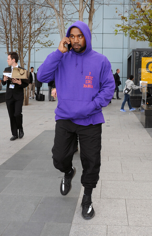 Kanye West arrive à l'aéroport d'Heathrow à Londres, le 10 avril 2016