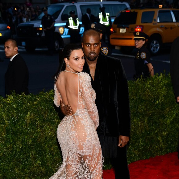 Kim Kardashian son mari Kanye West lors de la Soirée Costume Institute Gala 2015 (Met Ball) au Metropolitan Museum célébrant l'ouverture de Chine: à travers le miroir à New York, le 4 mai 2015.