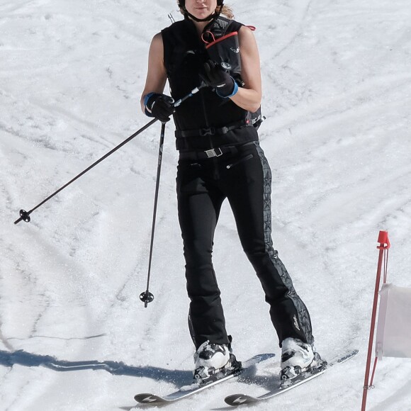 Kate Hudson en vacances avec ses fils Ryder et Bingham dans la station de ski de Vail, le 7 avril 2016