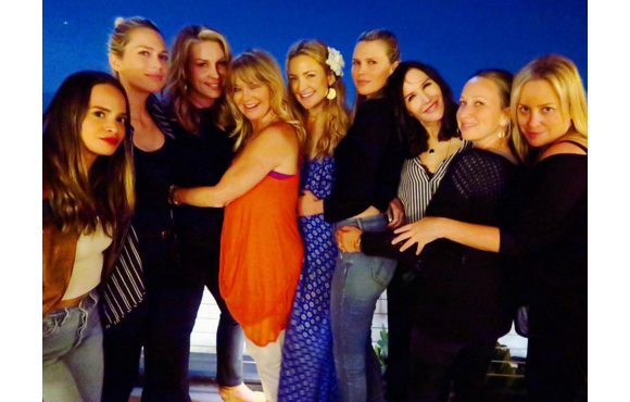 Kate Hudson fête ses 37 ans avec sa maman Goldie Hanw et ses copines. Photo publiée sur Instagram, le 20 avril 2016.