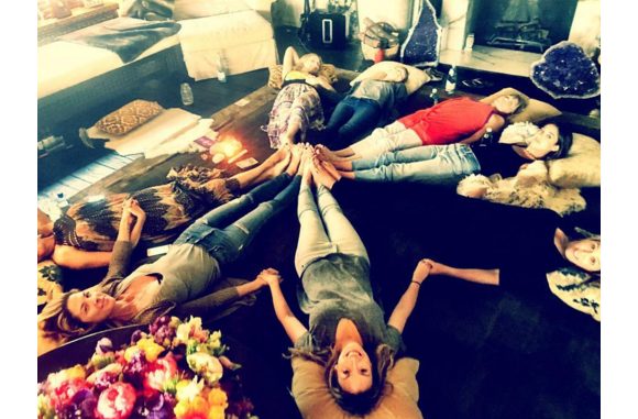Kate Hudson fête ses 37 ans et médite avec ses copines. Photo publiée sur Instagram, le 20 avril 2016.