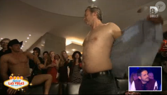 Striptease énorme pour Isabelle Morini-Bosc - Emission TPMP à Vegas, diffusée le 21 avril 2016 sur D8.