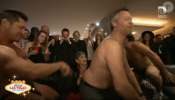 Striptease énorme pour Isabelle Morini-Bosc - Emission TPMP à Vegas, diffusée le 21 avril 2016 sur D8.