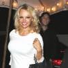 Pamela Anderson a dîné au Chateau Marmont à Los Angeles avec des amis. Los Angeles, le 7 avril 2016 © CPA / Bestimage